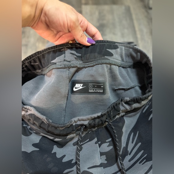 Men’s Nike Sweatpants - Picture 3 of 3